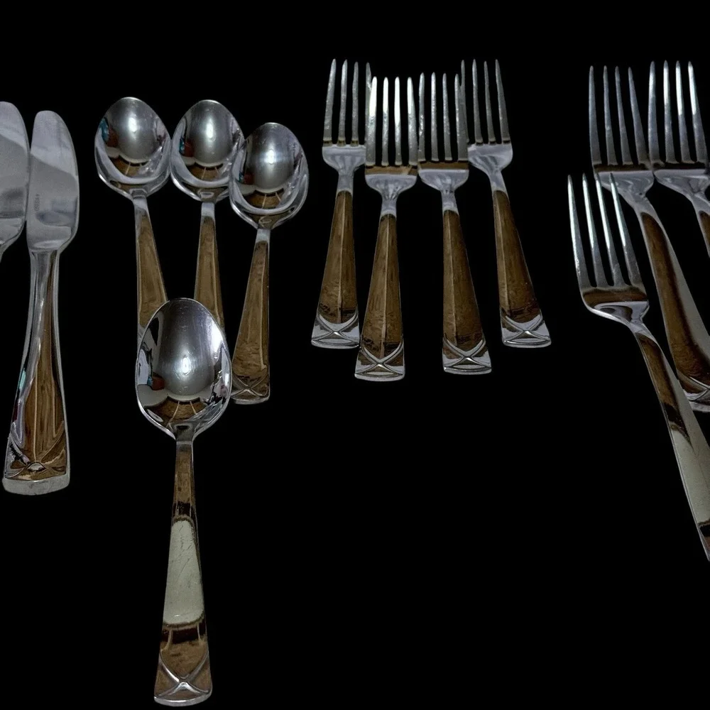 Lot Of 20 Oneida Hughes Stainless Steel Glossy Flatware preloved‎ Preowned